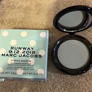 Marc Jacobs Omega Gel powder Shadow